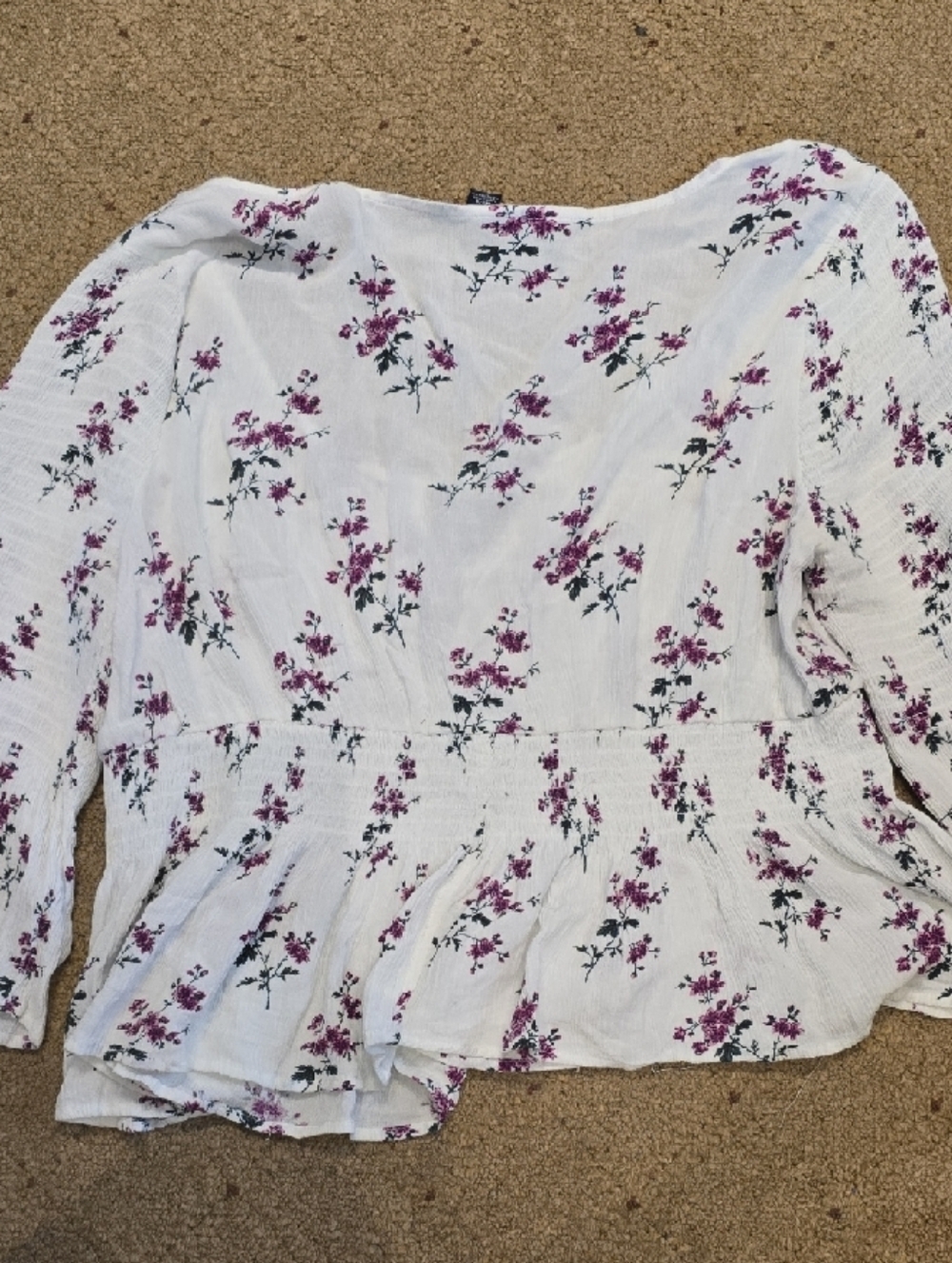 American Eagle Outfitters White Top with Purple Floral Print - Picture 4 of 4